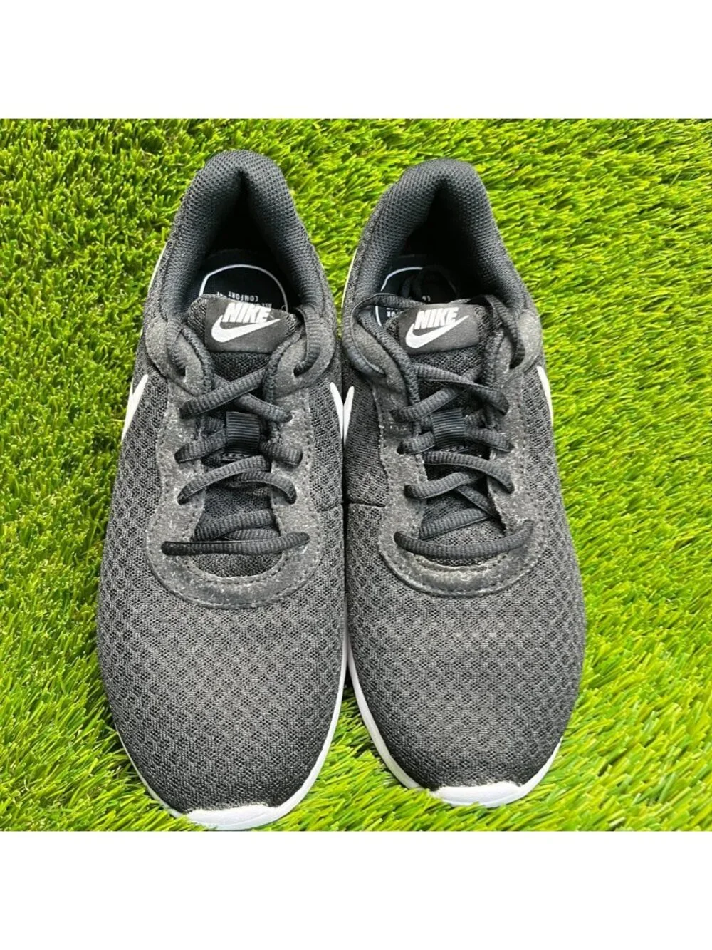 Nike Tanjun Womens Size 7.5 Black White Athletic Running Walking Shoes Sneakers